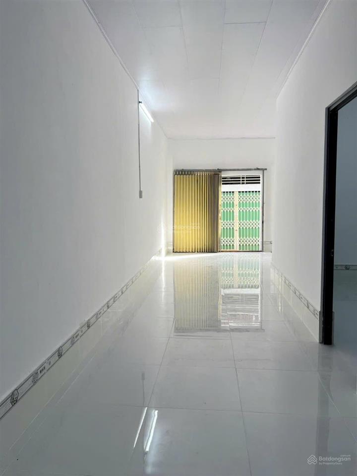 Cho thuê kho 300m2, có 1 phòng ngủ, mới 100%, hướng nam, 2 wc nam nữ riêng biệt, lộ 45m2, 16 triệu