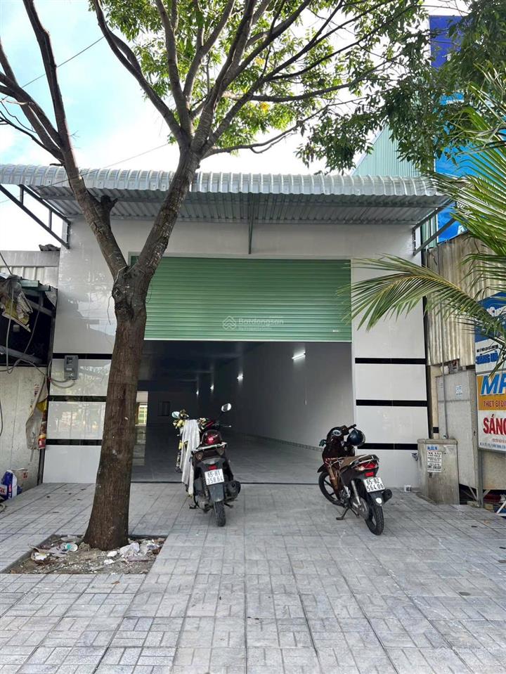 Cho thuê kho 300m2, có 1 phòng ngủ, mới 100%, hướng nam, 2 wc nam nữ riêng biệt, lộ 45m2, 16 triệu