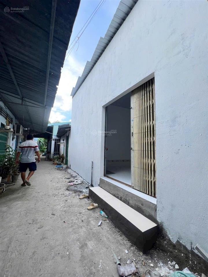Cho thuê kho 300m2, có 1 phòng ngủ, mới 100%, hướng nam, 2 wc nam nữ riêng biệt, lộ 45m2, 16 triệu