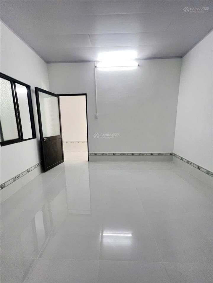 Cho thuê kho 300m2, có 1 phòng ngủ, mới 100%, hướng nam, 2 wc nam nữ riêng biệt, lộ 45m2, 16 triệu