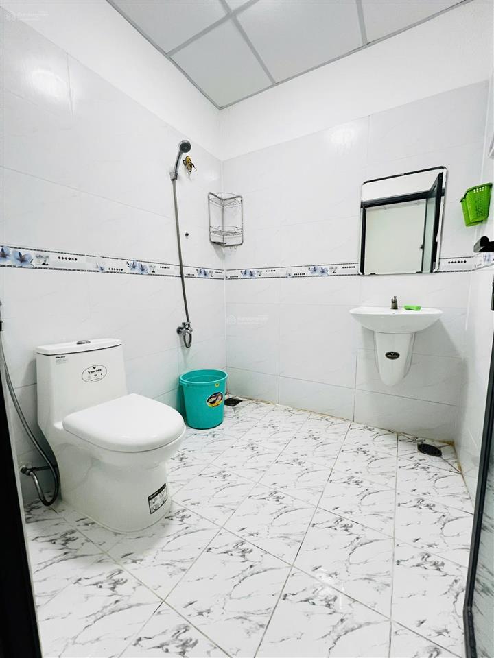 Cho thuê căn hộ 5c hồng loan 56m2, 2 phòng ngủ, thang máy, đầy đủ nội thất, 2wc, bãi xe nội khu