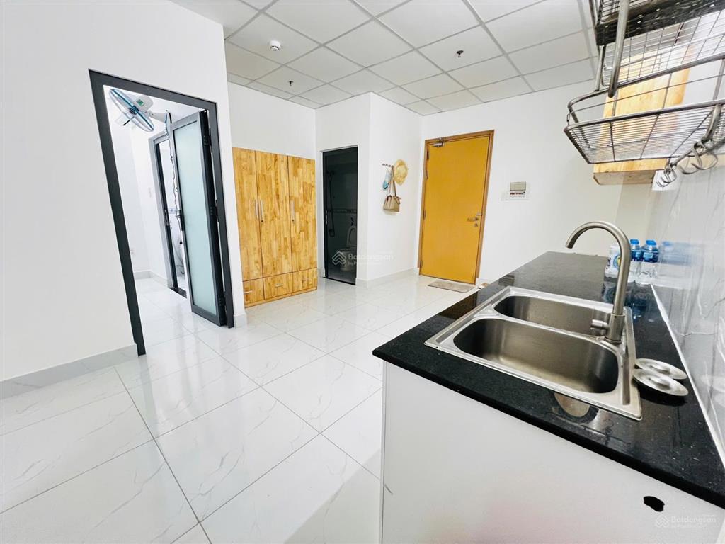 Cho thuê căn hộ 5c hồng loan 56m2, 2 phòng ngủ, thang máy, đầy đủ nội thất, 2wc, bãi xe nội khu