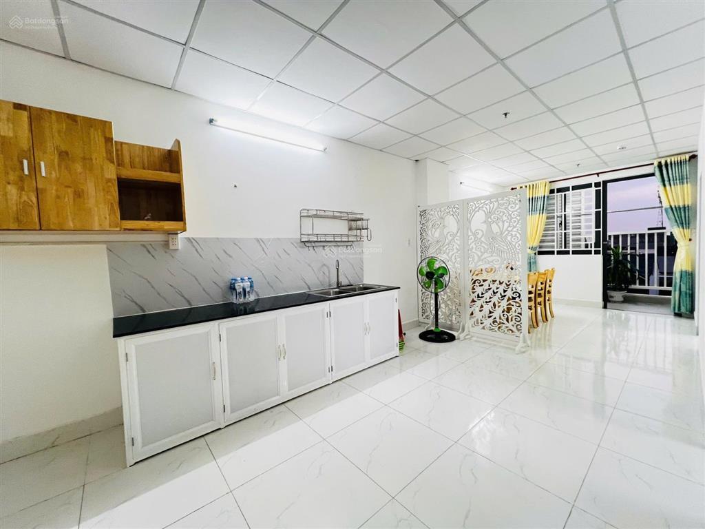 Cho thuê căn hộ 5c hồng loan 56m2, 2 phòng ngủ, thang máy, đầy đủ nội thất, 2wc, bãi xe nội khu