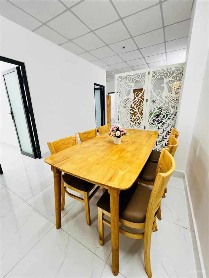 Cho thuê căn hộ 5c hồng loan 56m2, 2 phòng ngủ, thang máy, đầy đủ nội thất, 2wc, bãi xe nội khu