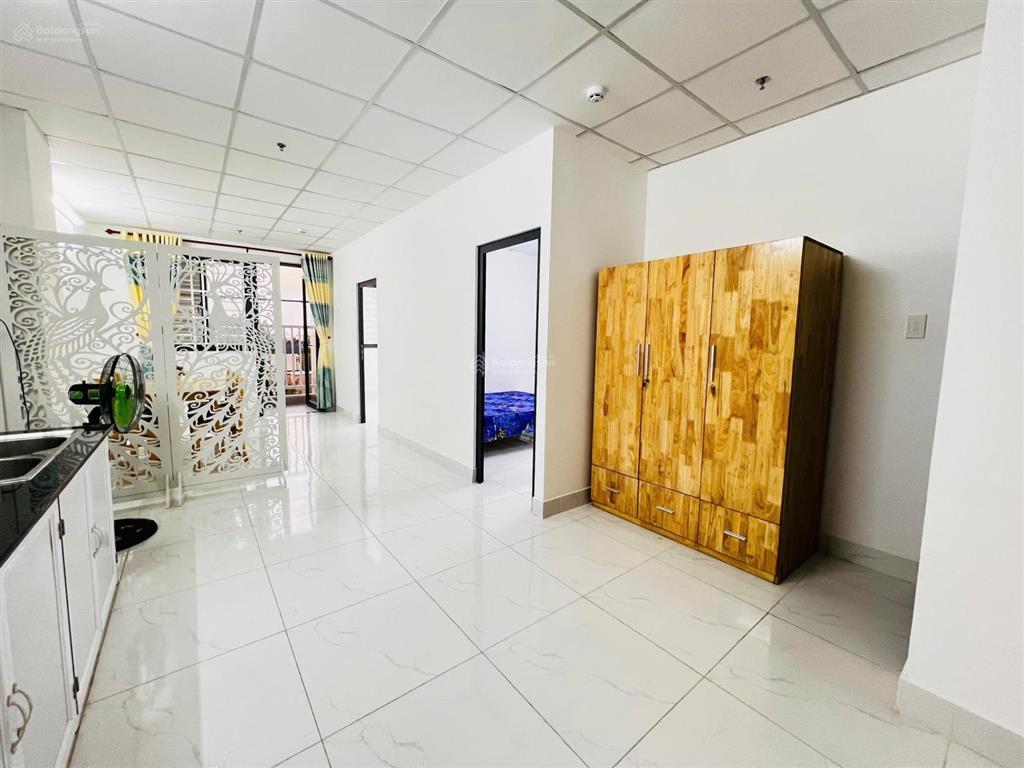Cho thuê căn hộ 5c hồng loan 56m2, 2 phòng ngủ, thang máy, đầy đủ nội thất, 2wc, bãi xe nội khu