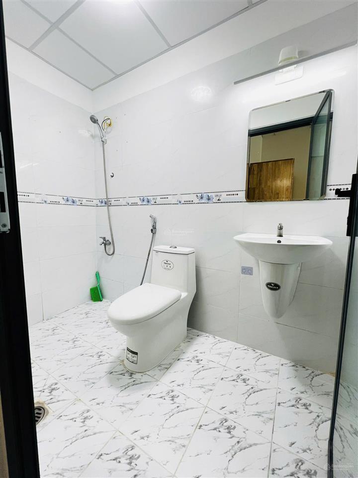 Cho thuê căn hộ 5c hồng loan 56m2, 2 phòng ngủ, thang máy, đầy đủ nội thất, 2wc, bãi xe nội khu
