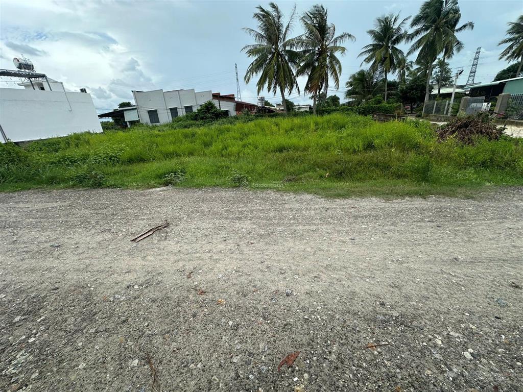 Đất ngộp giá rẻ, mặt tiền view núi bà