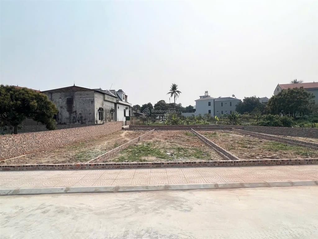 Bán 03 lô bìa làng xóm đạc đức. đường rộng 8m viw cánh đồng nhìn vào đền thánh gióng  xã sóc sơn