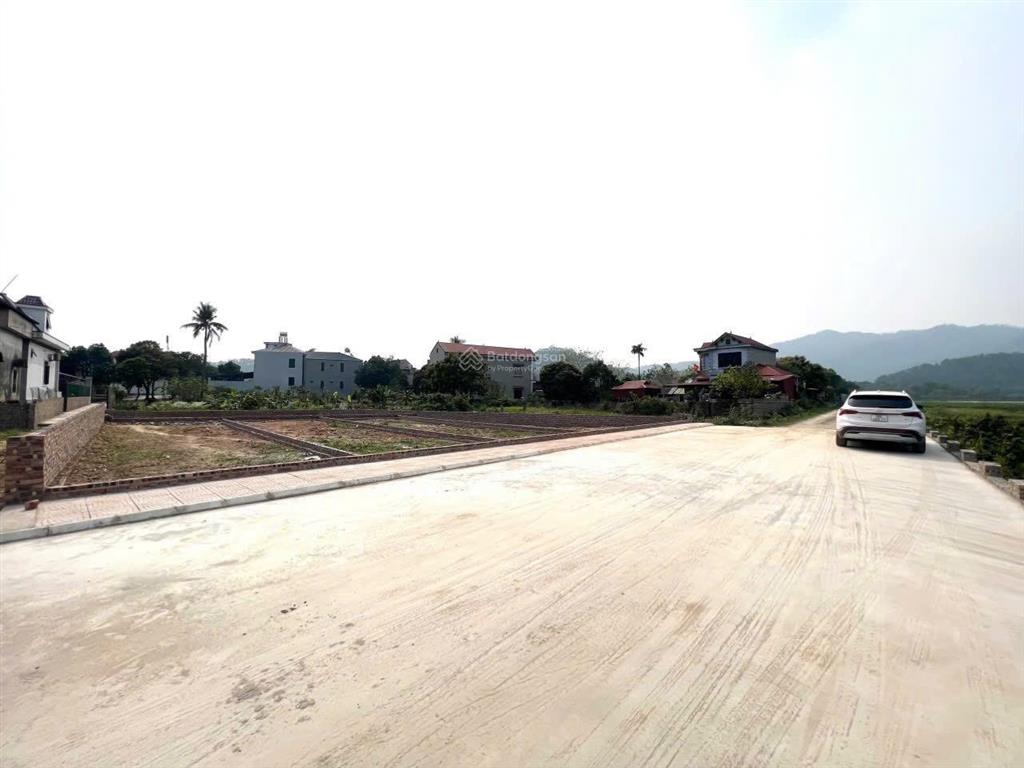Bán 03 lô bìa làng xóm đạc đức. đường rộng 8m viw cánh đồng nhìn vào đền thánh gióng  xã sóc sơn