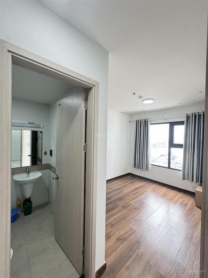 Ngộp ngân hàng bán gấp 2pn2wc 70m2 ngay vincom có ntcb xách vali vào ở chỉ 2.4tỷ btp sổ sẵn cc ngay