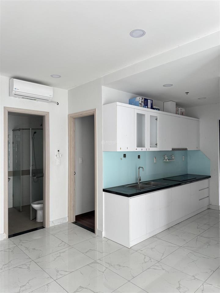 Ngộp ngân hàng bán gấp 2pn2wc 70m2 ngay vincom có ntcb xách vali vào ở chỉ 2.4tỷ btp sổ sẵn cc ngay