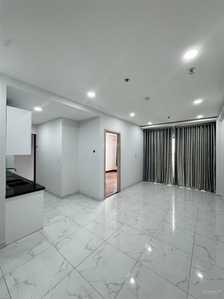 Ngộp ngân hàng bán gấp 2pn2wc 70m2 ngay vincom có ntcb xách vali vào ở chỉ 2.4tỷ btp sổ sẵn cc ngay