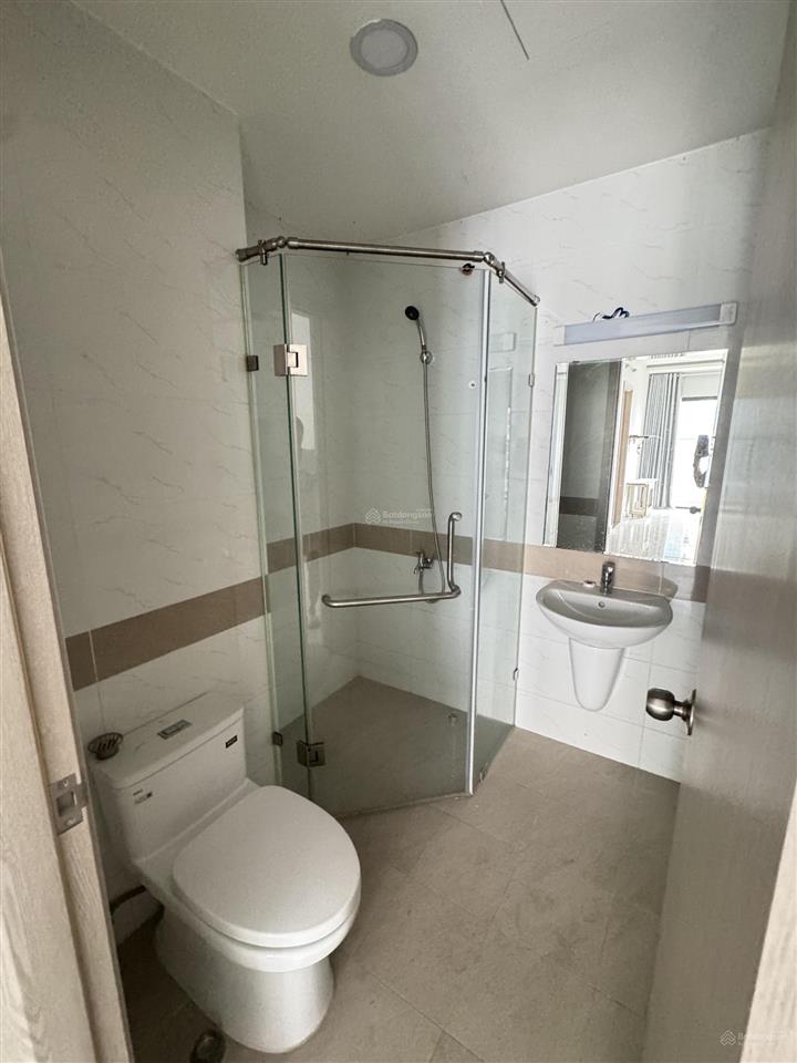 Bán 3pn 3wc view hồ bơi trực diện ngay vincom tp. hcm  sổ sẵn công chứng lun ht vay 2.2 tỷ