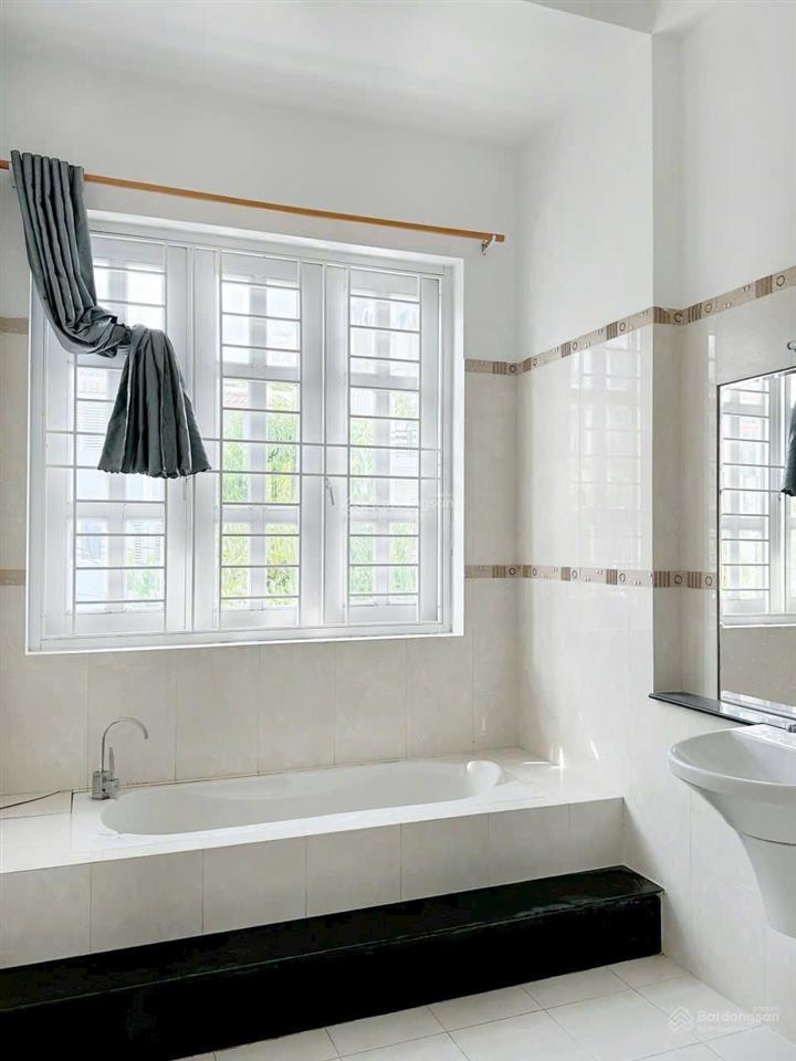 Bán gấp nhà riêng 9 đường 11, kdc phong phú, 11,8 tỷ, 136,5m2