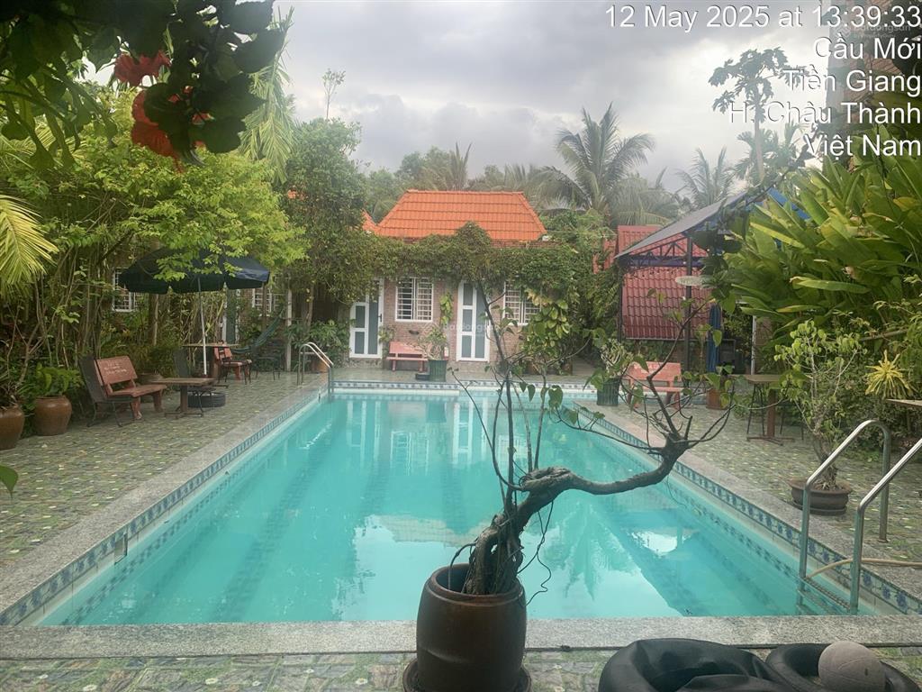 Bán homestay 22 phòng + 1 nhà điều hành 6 phòng + hồ bơi, sân vườn, nhà hàng... giá 9.9 tỷ