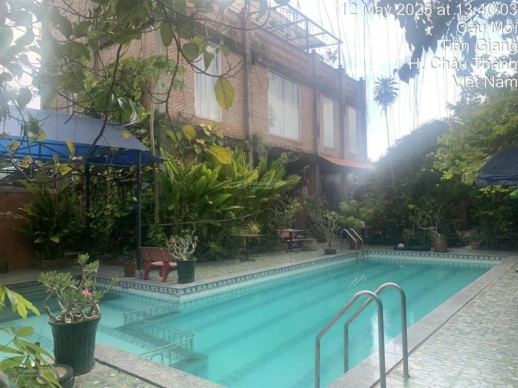 Bán homestay 22 phòng + 1 nhà điều hành 6 phòng + hồ bơi, sân vườn, nhà hàng... giá 9.9 tỷ