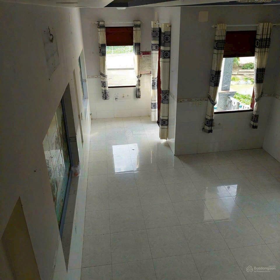 Bán nhà 3 tỷ ven sông đường ô tô xã lợi bình nhơn tp tân an. long an