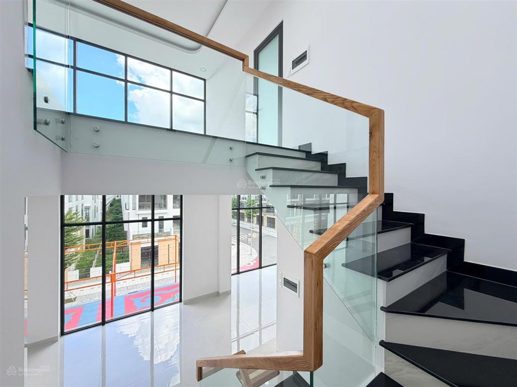 Cho thuê nhà phố góc t&t millennia long hậu 253m2, 1 trệt 3 lầu, vị trí đẹp kd, giá 45tr/tháng