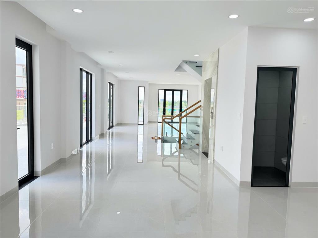 Cho thuê nhà phố góc t&t millennia long hậu 253m2, 1 trệt 3 lầu, vị trí đẹp kd, giá 45tr/tháng