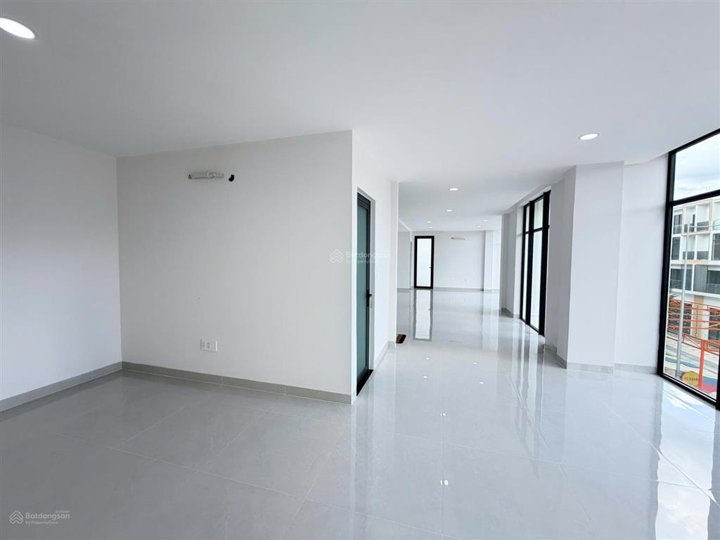Cho thuê nhà phố góc t&t millennia long hậu 253m2, 1 trệt 3 lầu, vị trí đẹp kd, giá 45tr/tháng