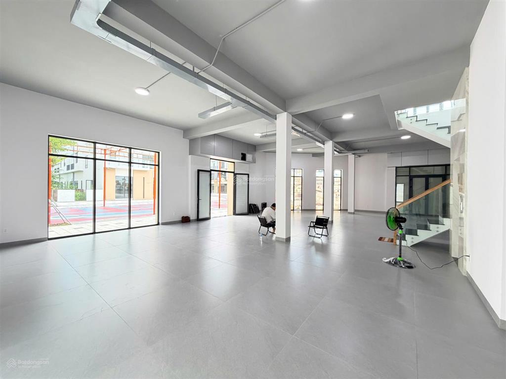 Cho thuê nhà phố góc t&t millennia long hậu 253m2, 1 trệt 3 lầu, vị trí đẹp kd, giá 45tr/tháng