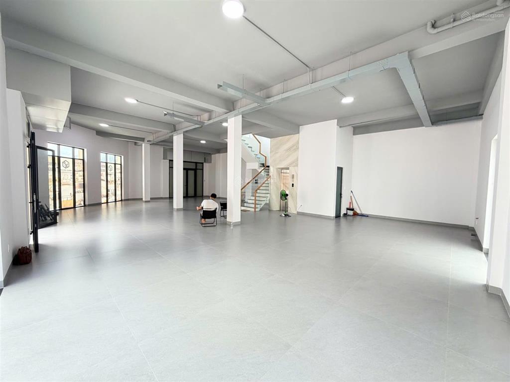 Cho thuê nhà phố góc t&t millennia long hậu 253m2, 1 trệt 3 lầu, vị trí đẹp kd, giá 45tr/tháng