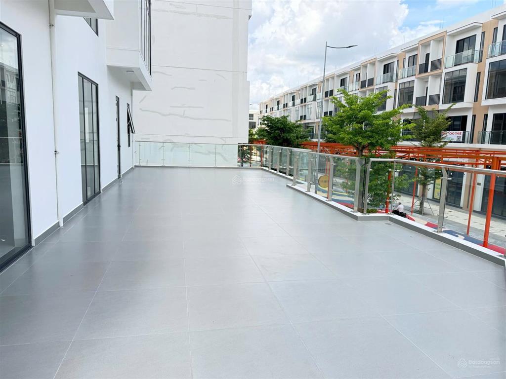 Cho thuê nhà phố góc t&t millennia long hậu 253m2, 1 trệt 3 lầu, vị trí đẹp kd, giá 45tr/tháng