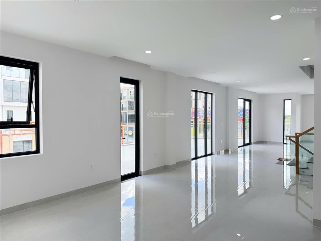 Cho thuê nhà phố góc t&t millennia long hậu 253m2, 1 trệt 3 lầu, vị trí đẹp kd, giá 45tr/tháng