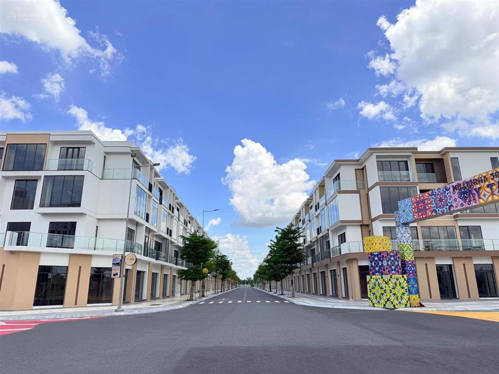 Cho thuê nhà phố góc t&t millennia long hậu 253m2, 1 trệt 3 lầu, vị trí đẹp kd, giá 45tr/tháng