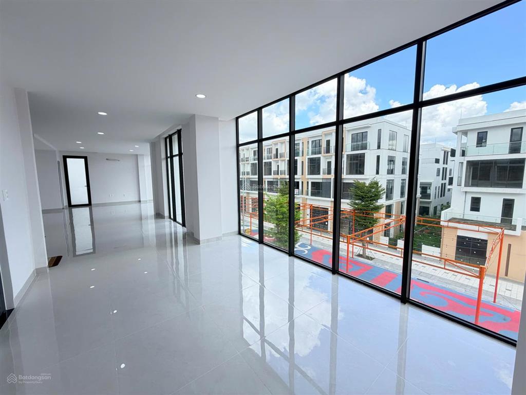 Cho thuê nhà phố góc t&t millennia long hậu 253m2, 1 trệt 3 lầu, vị trí đẹp kd, giá 45tr/tháng