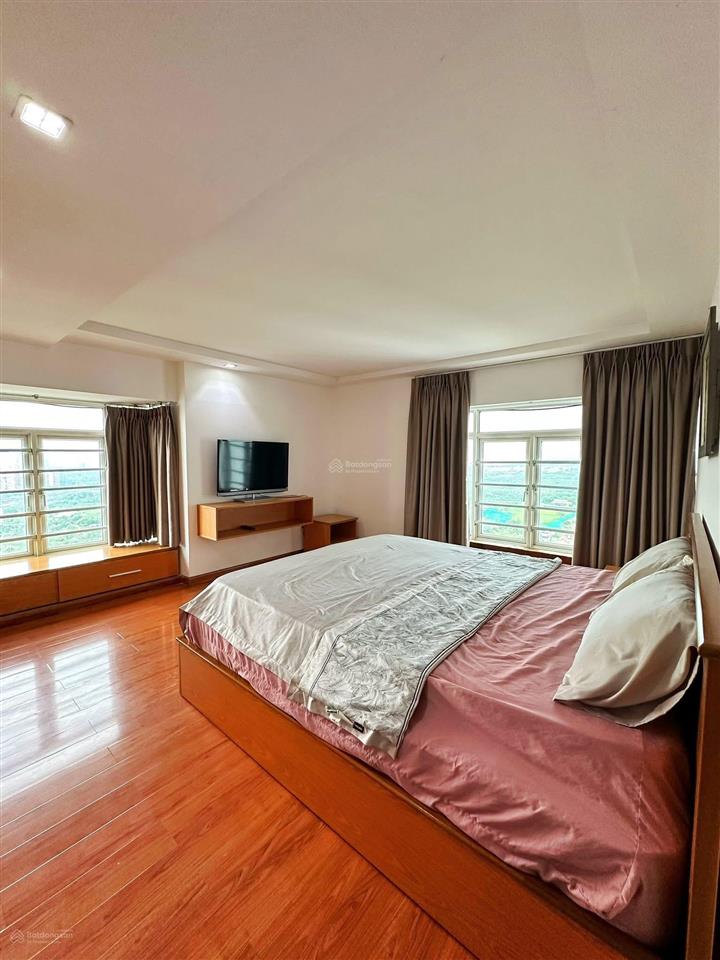 Cho thuê căn hộ 5pn  230m² gần đh rmit giá rẻ