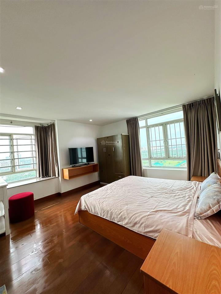Cho thuê căn hộ 5pn  230m² gần đh rmit giá rẻ