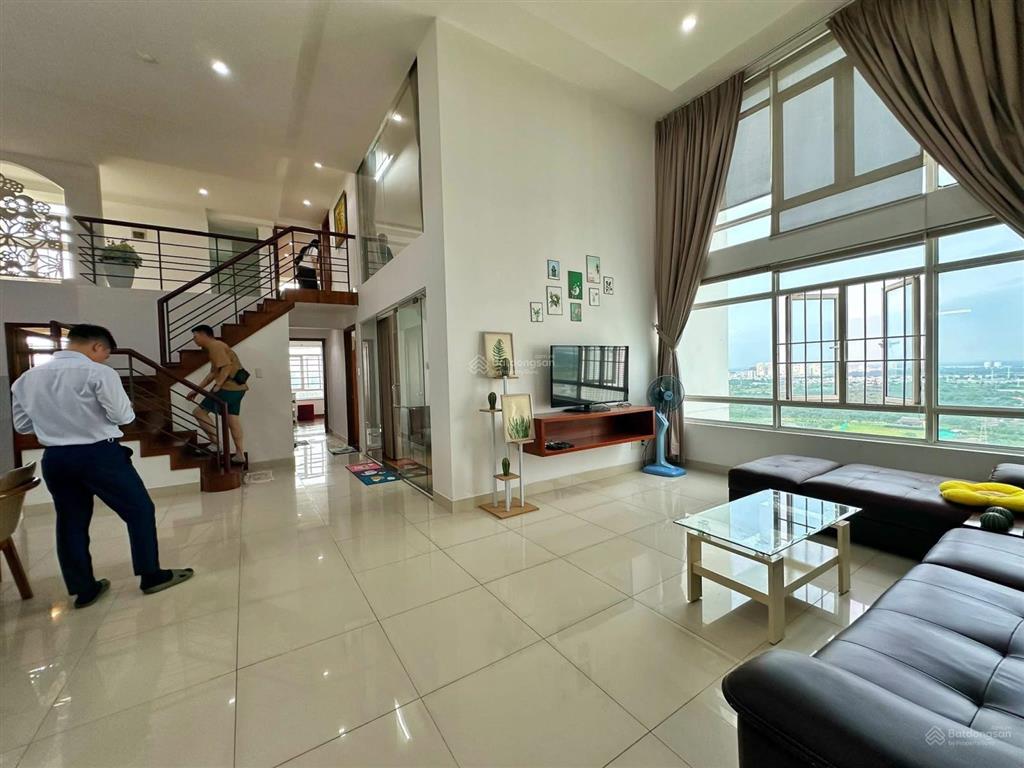 Cho thuê căn hộ 5pn  230m² gần đh rmit giá rẻ