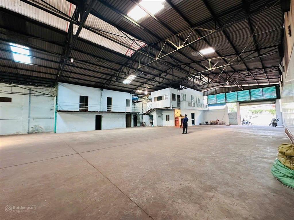 Cho thuê xưởng 900m² + gác lửng đg ao đôi điện 3fa xe cont vào đc giá 70tr/th tl hợp đồng lâu dài