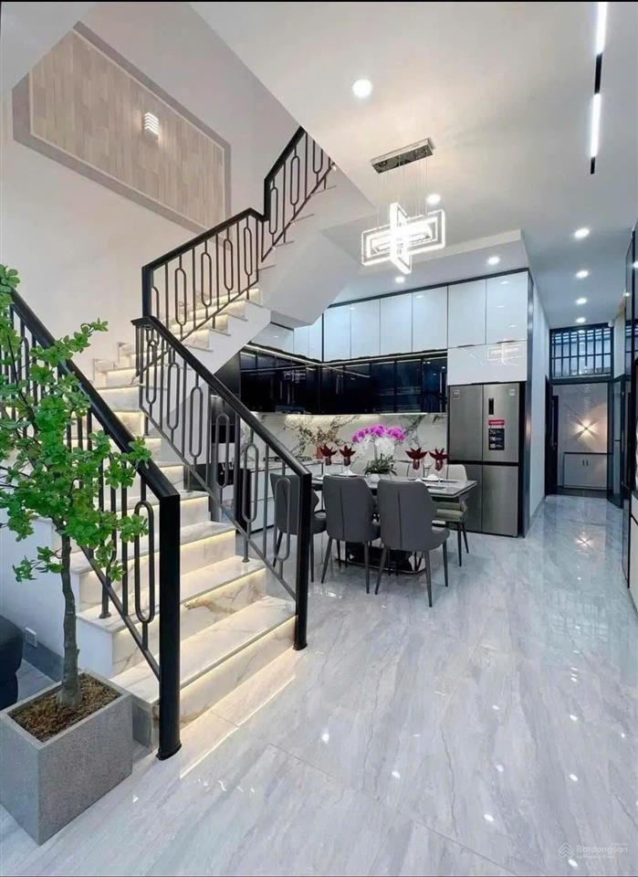 Chính chủ ** bán gấp nhà 6x20 có 1 lầu giá 950 triệu. đường trần đại nghĩa, gần vòng xoay an lạc