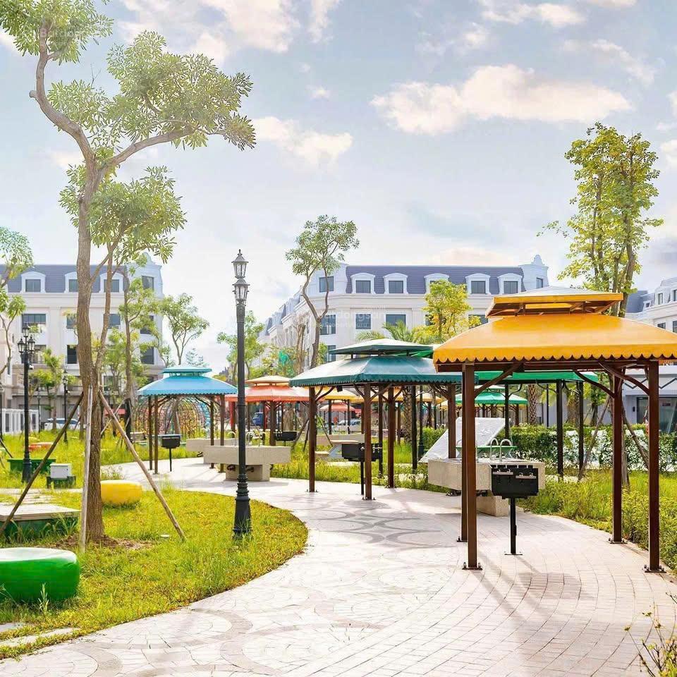 Bán chuyển nhượng lại căn shophouse diện tích to thiết kế lồi trục tc1 đẹp nhất dự án vinhomes mc