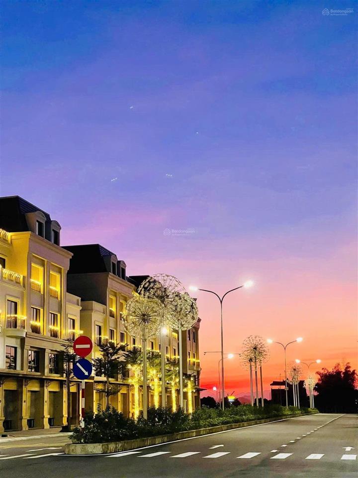 Bán chuyển nhượng lại căn shophouse diện tích to thiết kế lồi trục tc1 đẹp nhất dự án vinhomes mc