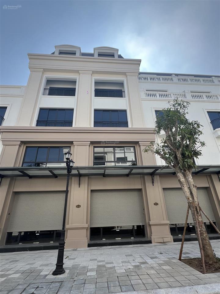 Bán chuyển nhượng lại căn shophouse diện tích to thiết kế lồi trục tc1 đẹp nhất dự án vinhomes mc