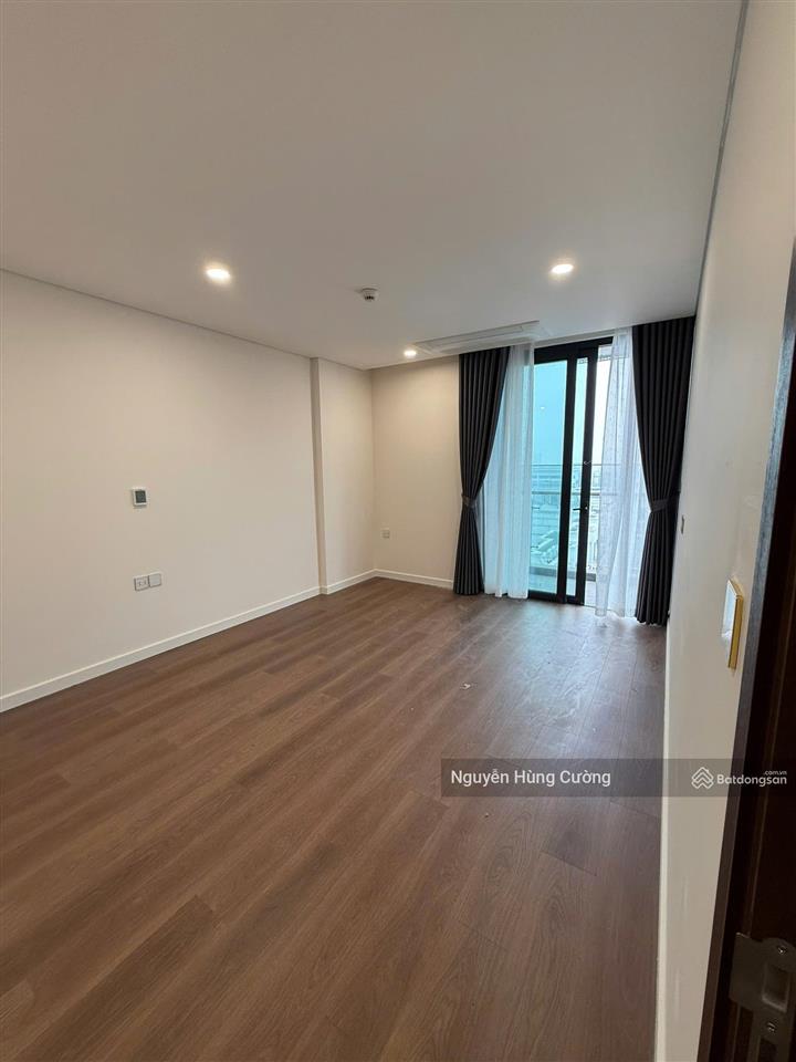 Cho thuê căn duplex full đồ sunshine green iconic long biên giá 26,5tr  e cường 0976 044 ***