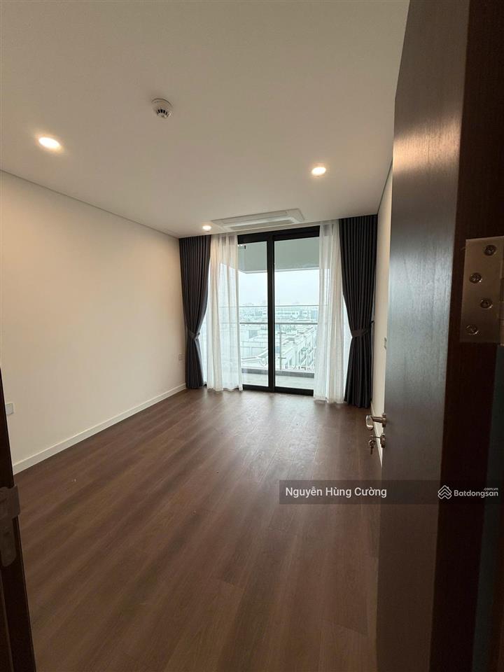 Cho thuê căn duplex full đồ sunshine green iconic long biên giá 26,5tr  e cường 0976 044 ***
