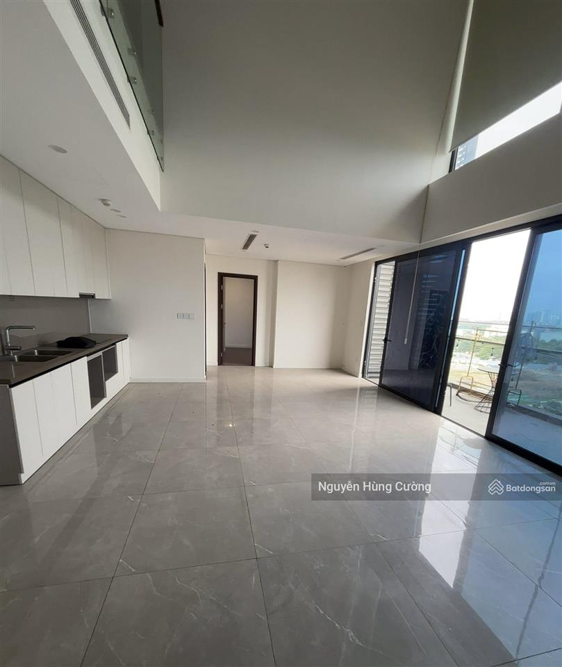 Cho thuê căn hộ duplex 2 tầng sunshine green iconic long biên giá chỉ 18tr  em cường 0976 044 ***