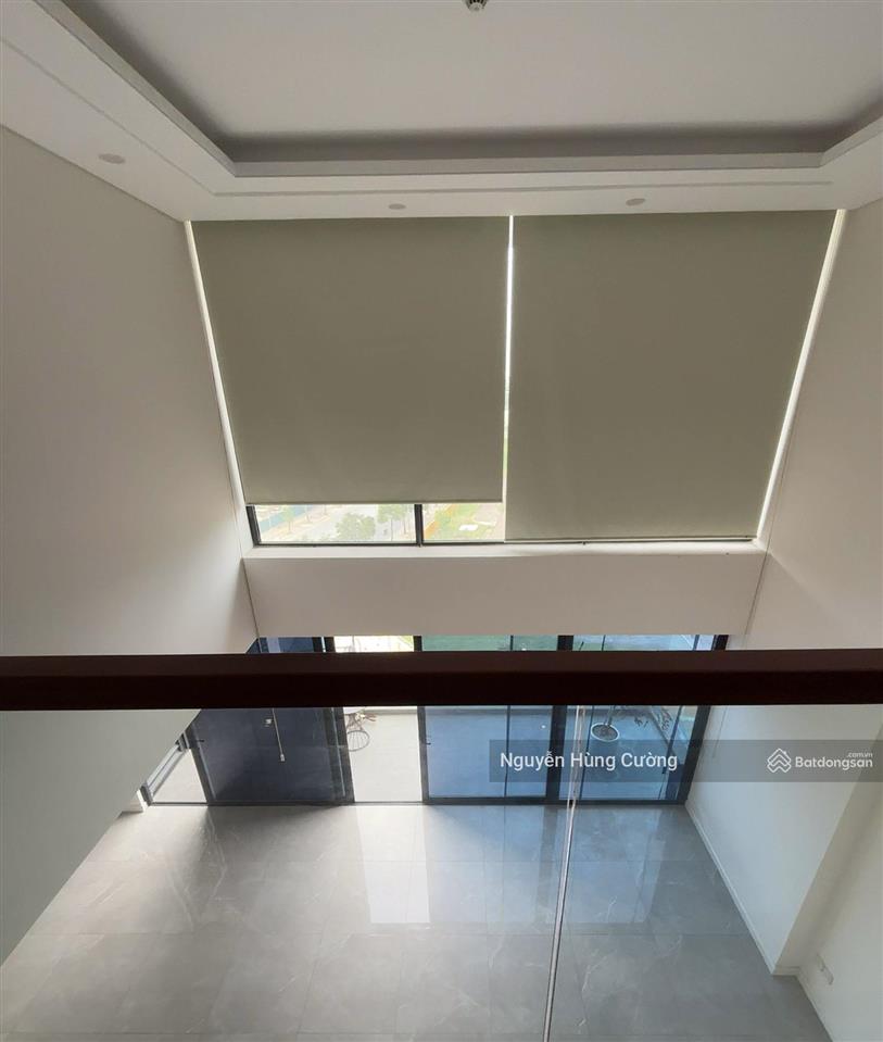 Cho thuê căn hộ duplex 2 tầng sunshine green iconic long biên giá chỉ 18tr  em cường 0976 044 ***