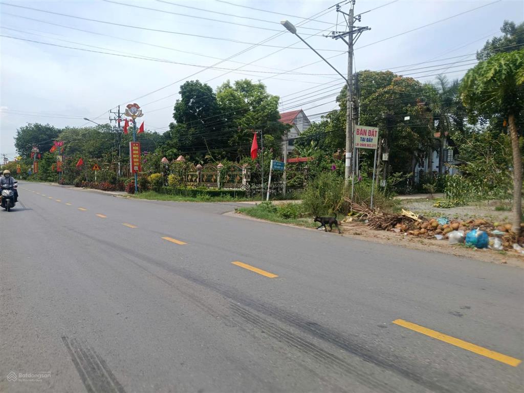 Bán ngộp lô đất 424.4m2 thổ cư sẵn 100m2, mặt tiền 5m, sổ riêng, giá đẹp chỉ 500tr sau lưng chợ
