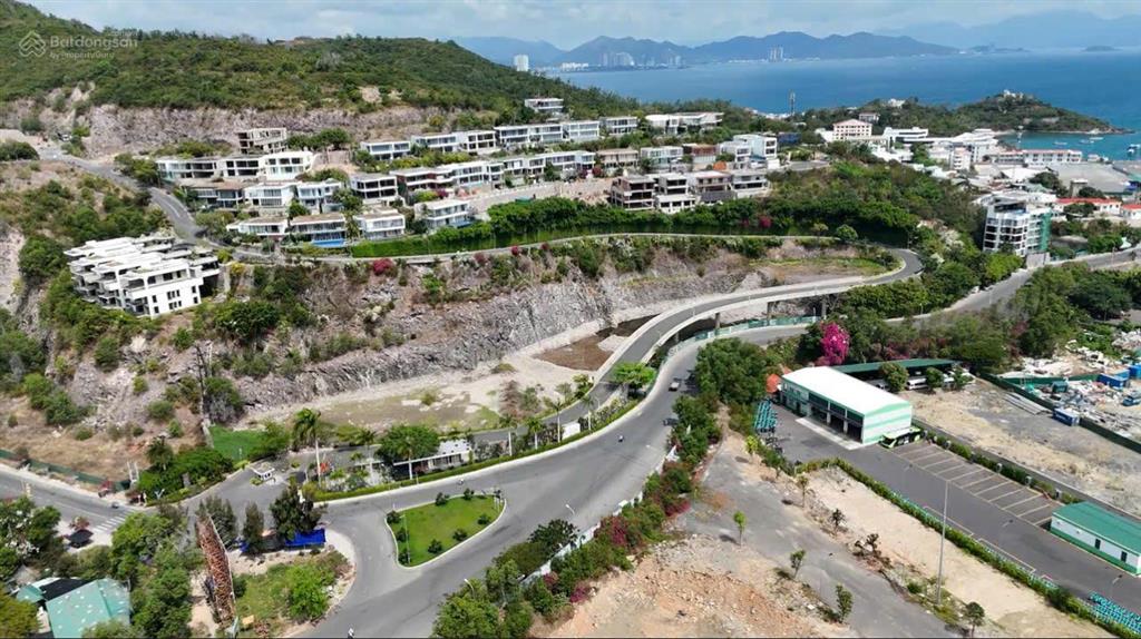 Căn mặt biển tầng cao giá tốt tại chung cư anh nguyễn nha trang