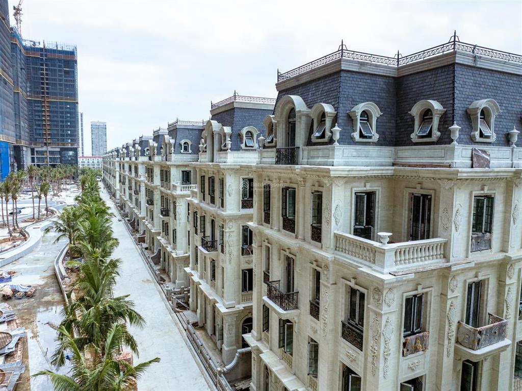 Bán shophouse nguyễn văn huyên kéo dài giá cực tốt ,vị trí siêu đẹp, vip nhất tây hồ
