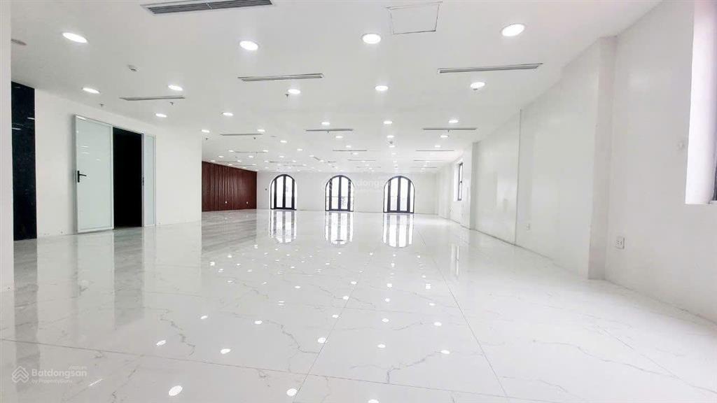 Cho thuê mặt bằng kinh doanh 340m2 tại phố tôn đức thắng, quận đống đa