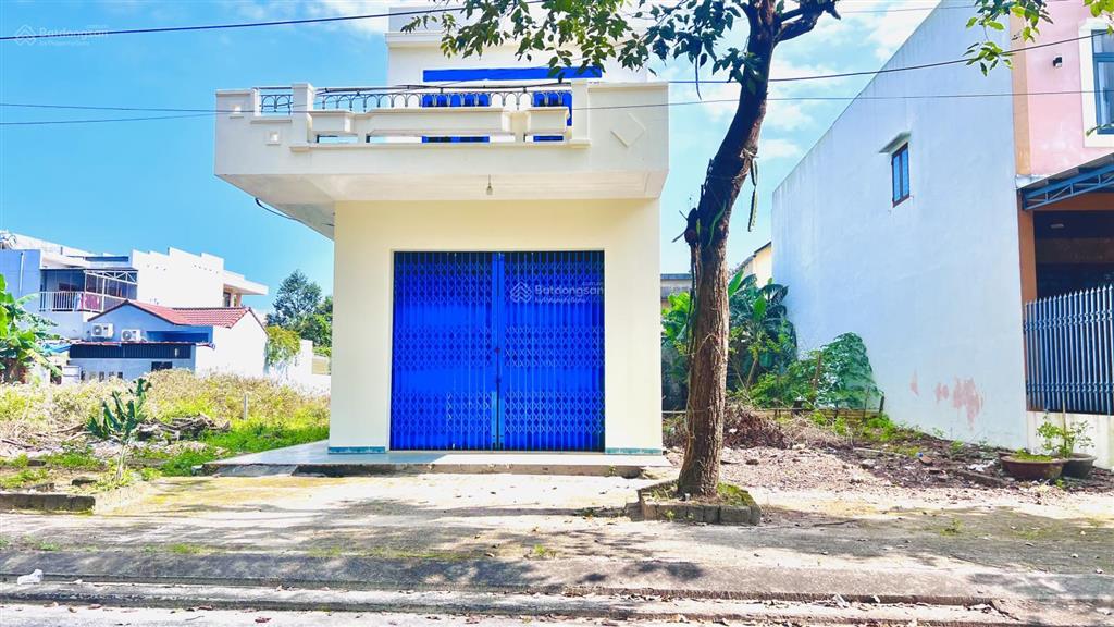 Bán đất tặng nhà đổ 1 mê mới, vị trí sát trường đại học fpt & đại học phan châu trinh.