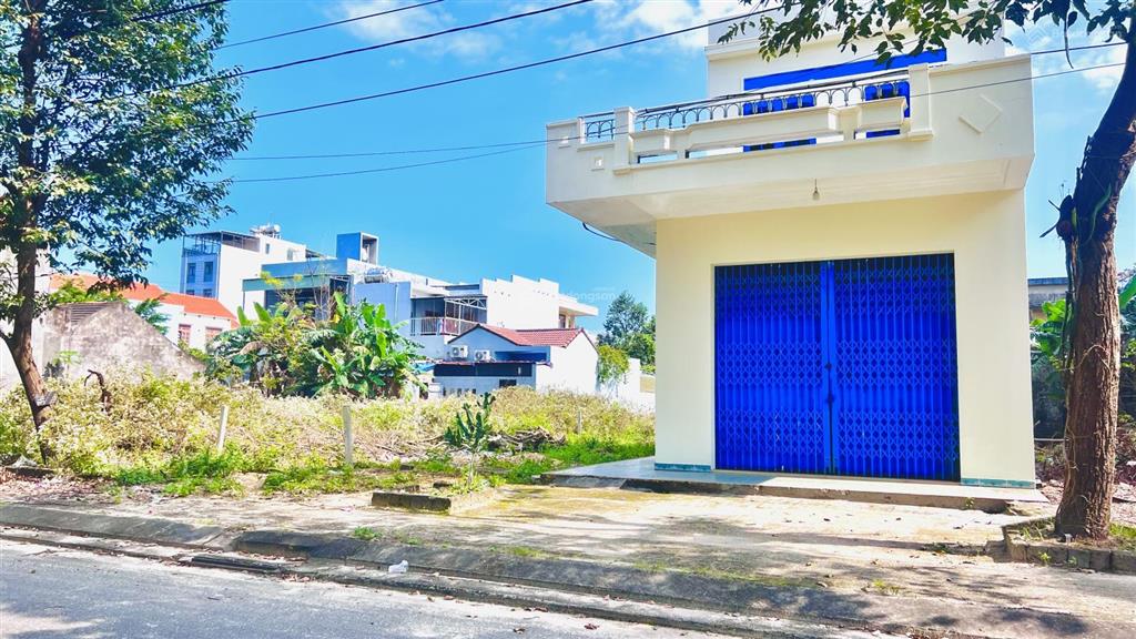 Bán đất tặng nhà đổ 1 mê mới, vị trí sát trường đại học fpt & đại học phan châu trinh.