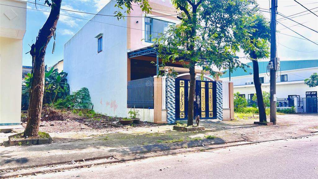 Bán đất tặng nhà đổ 1 mê mới, vị trí sát trường đại học fpt & đại học phan châu trinh.