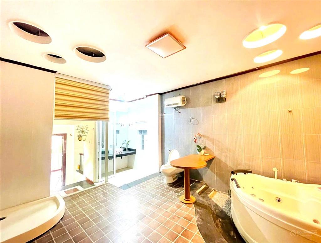 Bán nhà ngõ 175 lạc long quân, tây hồ 50 m2, 6 tầng, mặt tiền 4.2mét. ô tô qua nhà